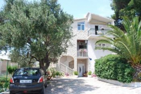 Отель Apartments Ella  Макарска 